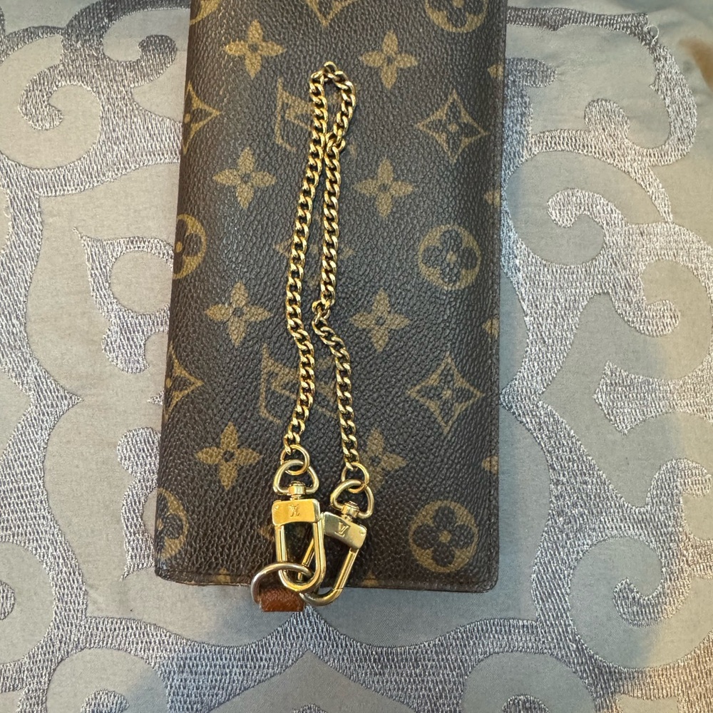 Luxury Brown Monogram Wallet with Chain - Picture 3 of 8